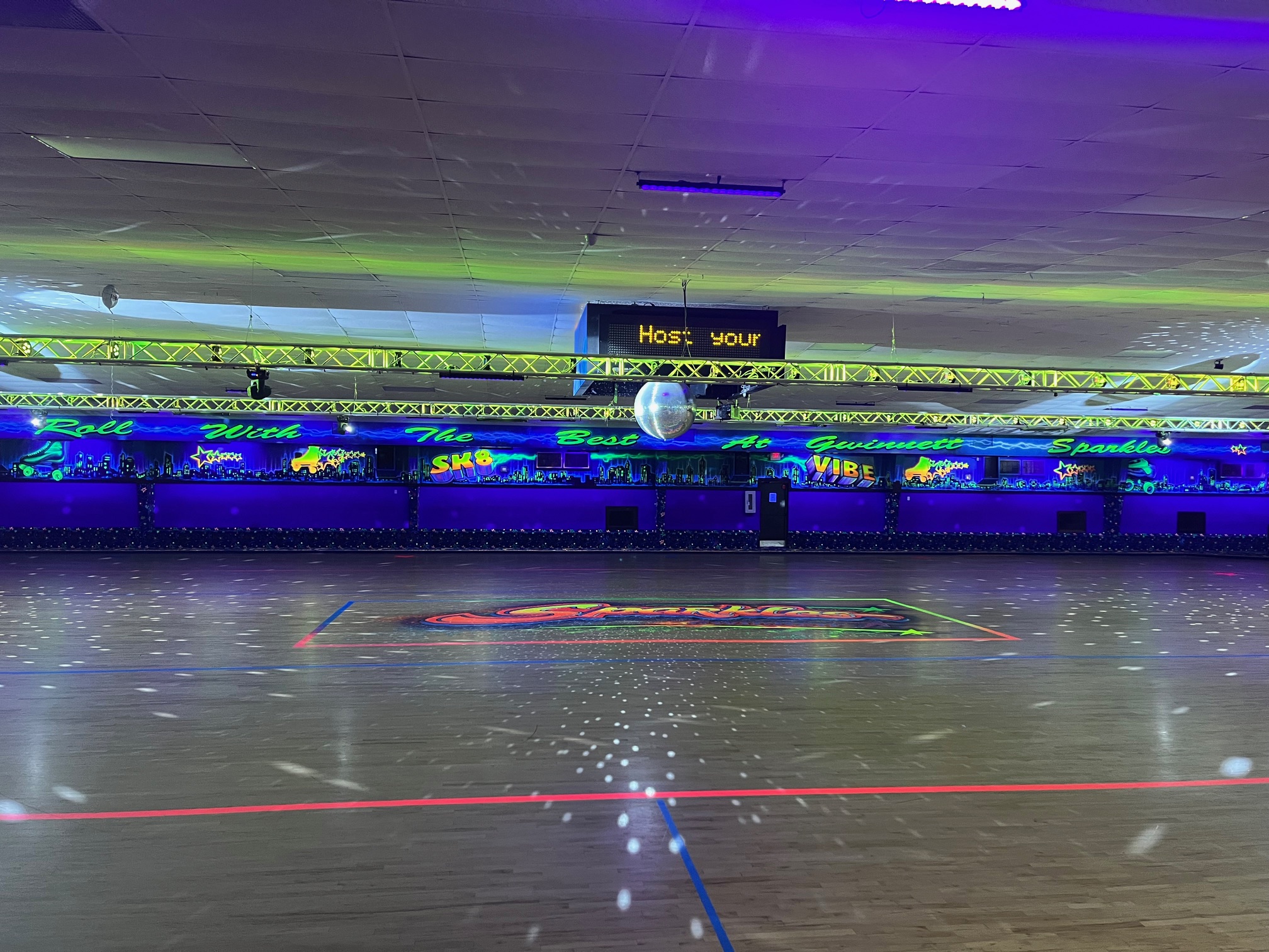 sparkle 西城樹里 SP Attractions - Sparkles Roller Skating Rink
